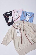 ダックス×ジョン スメドレーのニットウェア、ストライプ映えるポロシャツ＆ボウタイ風トップス｜写真4