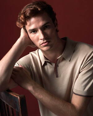 ダックス×ジョン スメドレーのニットウェア、ストライプ映えるポロシャツ＆ボウタイ風トップス｜写真1