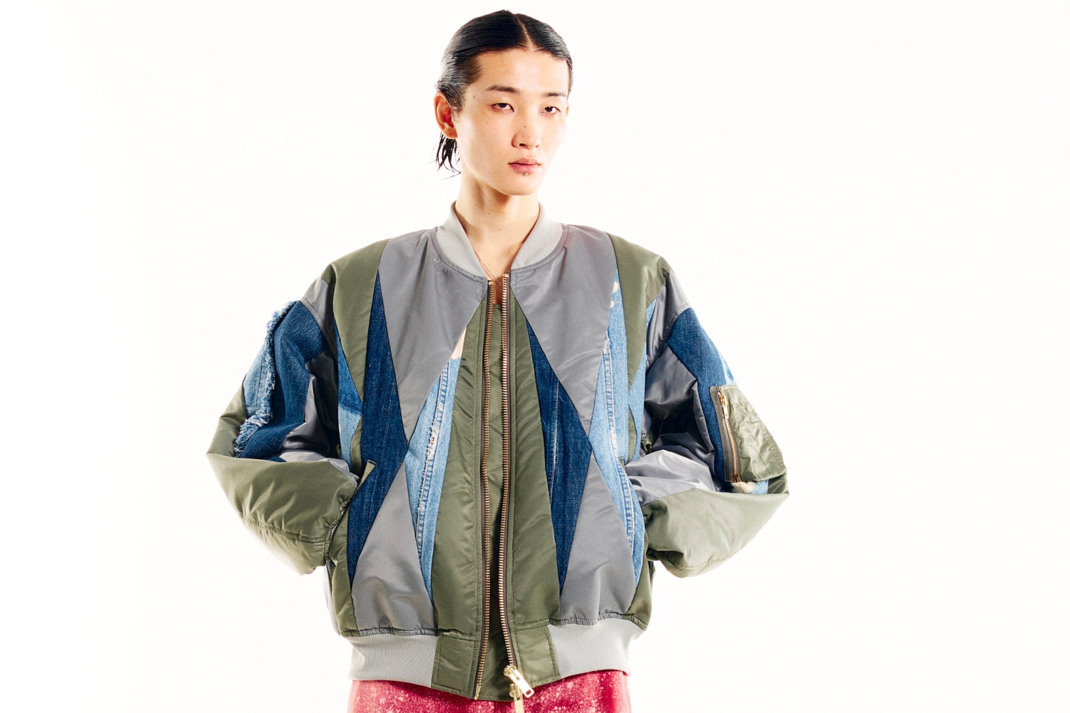 キミー 2025-26年秋冬コレクション - オーロラ＆プリズムなど“光の形状”に着想