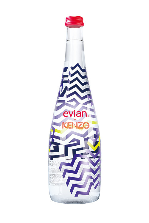 ケンゾーがエビアンの2015年限定グラスボトルをデザイン | 写真