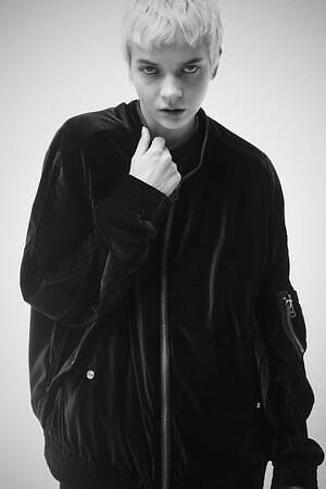 エッセイ(ESSAY) 2025年春夏ウィメンズ&メンズコレクション  - 写真4