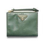 プラダ“ヴィンテージ風”レディース革財布、三つ折りやカードケースにグリーンやベージュの新色｜写真17