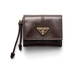 プラダ“ヴィンテージ風”レディース革財布、三つ折りやカードケースにグリーンやベージュの新色｜写真7