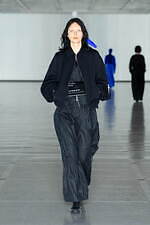 シンヤコヅカ 2025-26年秋冬コレクション - ペンギンなあなたへ届ける讃歌｜写真37