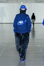 シンヤコヅカ 2025-26年秋冬コレクション - ペンギンなあなたへ届ける讃歌｜写真45