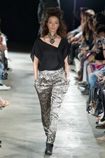 小林幸子が登場！ガッツダイナマイトキャバレーズの2011年春夏コレクション｜写真27