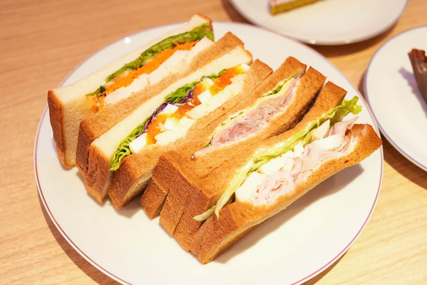 カフェサンド こだわりの3種ミート 500円
カフェサンド 低温調理チキン＆彩り野菜 500円