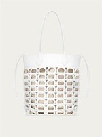 人気ブランドレディースバッグ【2025年夏】おしゃれなかごバッグやショルダーバッグ｜写真24