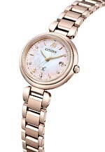 シチズン クロスシー“桜モチーフ”ウィメンズ腕時計、花びら型インデックス入りピンクグラデ文字板｜写真1