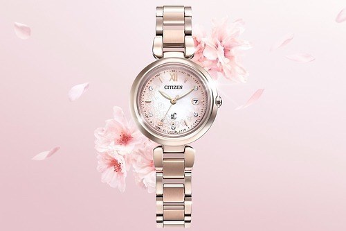 シチズン クロスシー“桜モチーフ”ウィメンズ腕時計、花びら型インデックス入りピンクグラデ文字板
