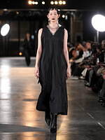 メッキ 25-26年秋冬コレクション - ブラックで紡ぐ初のランウェイショー｜写真3