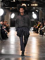 メッキ 25-26年秋冬コレクション - ブラックで紡ぐ初のランウェイショー｜写真7