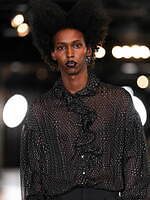 メッキ 25-26年秋冬コレクション - ブラックで紡ぐ初のランウェイショー｜写真8