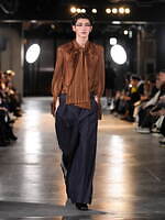 メッキ 25-26年秋冬コレクション - ブラックで紡ぐ初のランウェイショー｜写真13