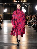 メッキ 25-26年秋冬コレクション - ブラックで紡ぐ初のランウェイショー｜写真15