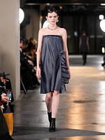 メッキ 25-26年秋冬コレクション - ブラックで紡ぐ初のランウェイショー｜写真18