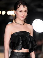 メッキ 25-26年秋冬コレクション - ブラックで紡ぐ初のランウェイショー｜写真21