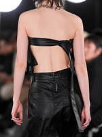 メッキ 25-26年秋冬コレクション - ブラックで紡ぐ初のランウェイショー｜写真22