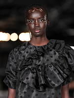 メッキ 25-26年秋冬コレクション - ブラックで紡ぐ初のランウェイショー｜写真29