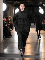 メッキ 25-26年秋冬コレクション - ブラックで紡ぐ初のランウェイショー｜写真30