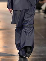 メッキ 25-26年秋冬コレクション - ブラックで紡ぐ初のランウェイショー｜写真35