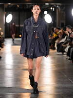 メッキ 25-26年秋冬コレクション - ブラックで紡ぐ初のランウェイショー｜写真42