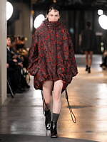 メッキ 25-26年秋冬コレクション - ブラックで紡ぐ初のランウェイショー｜写真43