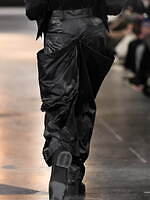 メッキ 25-26年秋冬コレクション - ブラックで紡ぐ初のランウェイショー｜写真54