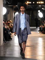 メッキ 25-26年秋冬コレクション - ブラックで紡ぐ初のランウェイショー｜写真55