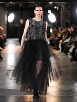 メッキ 25-26年秋冬コレクション - ブラックで紡ぐ初のランウェイショー｜写真56