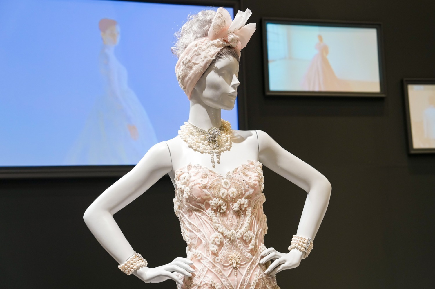 表参道ヒルズ｜ユミカツラが表参道ヒルズで特別展、名作ウェディングドレスから新作までオートクチュール約50点