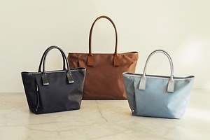 土屋鞄のナイロントートバッグ、"ツヤ感"シナモンブラウンやクラウドブルーなど全3色で