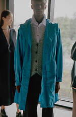 イレニサの25年春夏メンズ＆ウィメンズ、“抜け感フォルム”のテーラードジャケットや凹凸感あるブラウス｜写真4