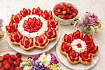 キル フェ ボン“苺ショートケーキ風”フルーツタルト、桃の花型イチゴ＆リボン風クリーム｜写真4