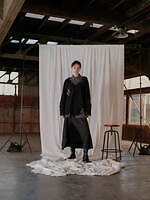 エズミ 2025-26年秋冬コレクション - 浸食と再生から生まれるエレガンス｜写真1