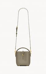 サンローラン“くすみグリーン”のウィメンズ財布、キルティングレザーにYSLロゴ光るミニ財布など｜写真8