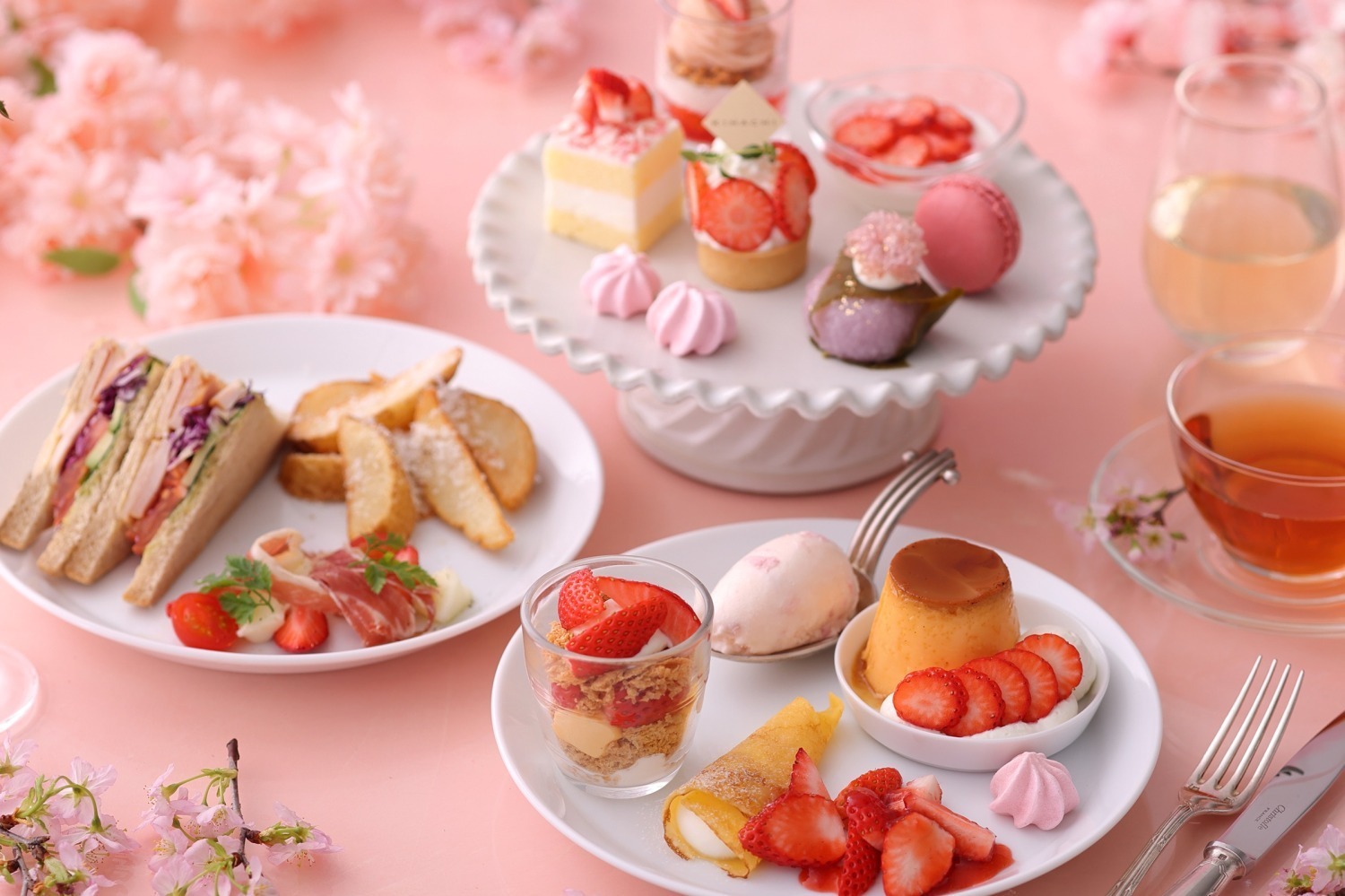 苺アフタヌーンティー｜キハチ 青山本店の「お花見アフタヌーンティー」“桜香る”もちもち苺クレープなど春色スイーツ