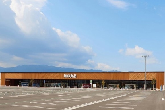 家具｜世界最大「無印良品 イオンモール橿原」が奈良に - 無印の全てをワンフロアで体感、初のブックカフェも