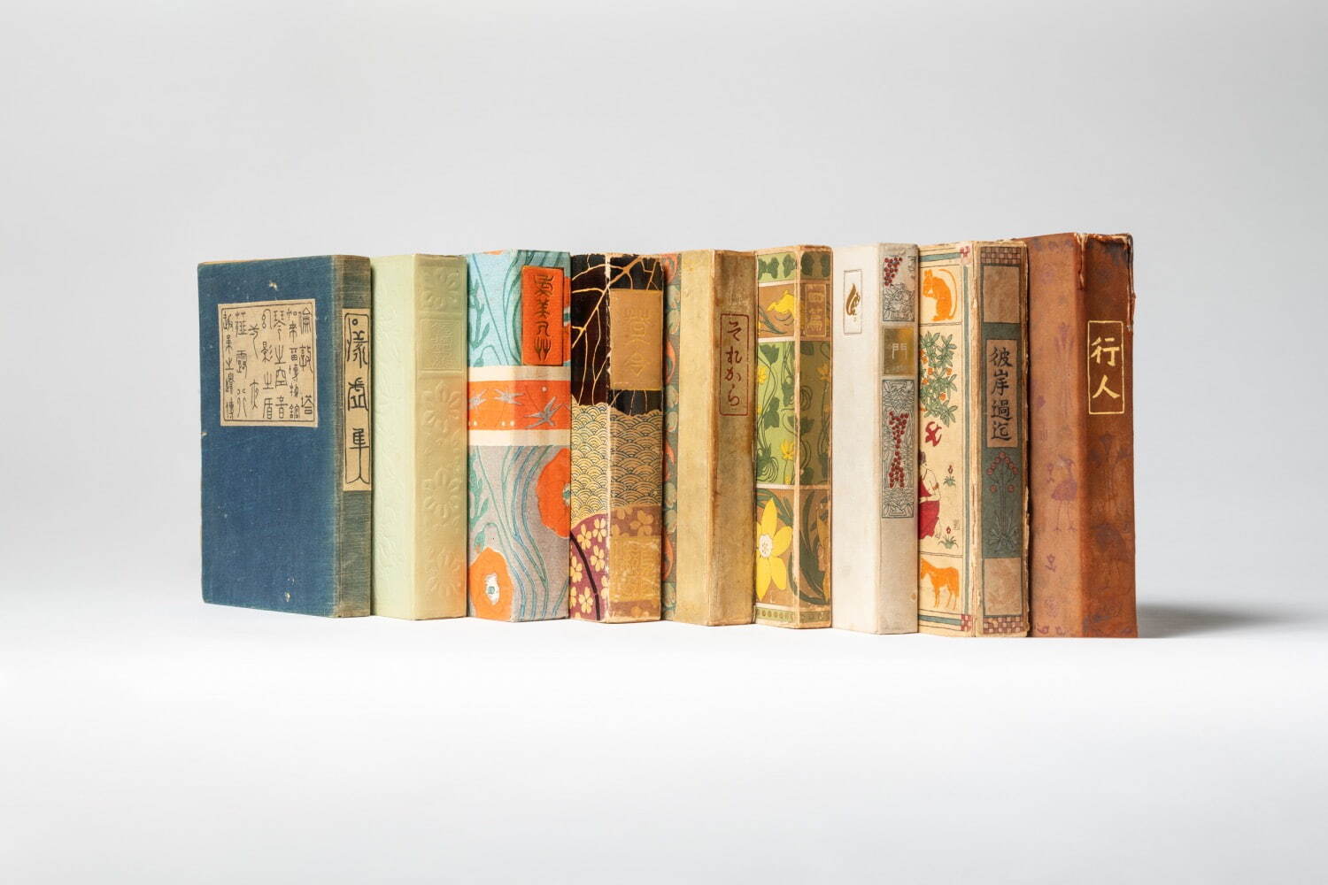 橋口五葉による夏目漱石著作の装幀 個人蔵(千葉市美術館寄託ほか)
撮影：上野則宏