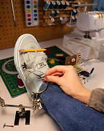 VANS“ヴィンテージリュック”着想のスリッポンスニーカー、ニコール・マクラフリンとコラボ｜写真3