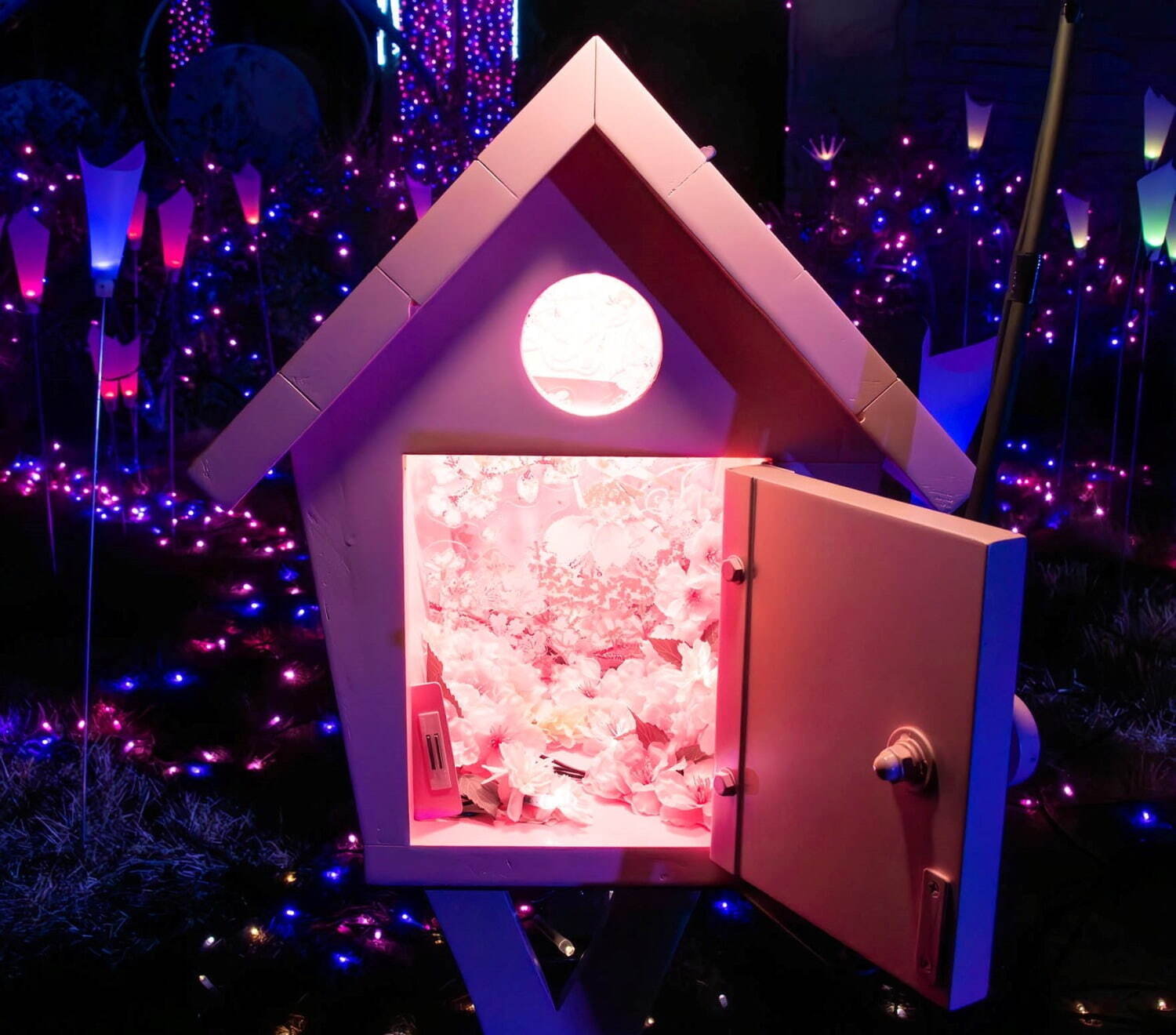 大阪ひらかたパークのイルミネーション「光の遊園地」が桜色に！ピンクに輝くツリー＆夜桜ライトアップ｜写真5