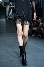 ミューラル、立体感あふれる“花のような姿”コード刺繍の魅力と製作 - 刺繍レースドレスなども紹介｜写真26