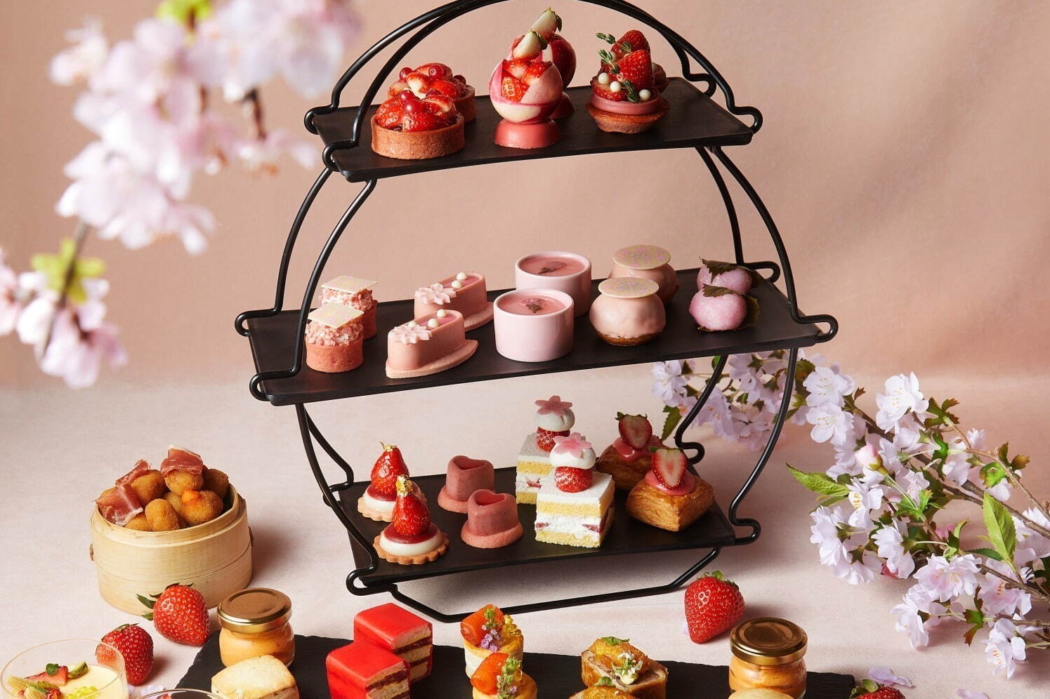 ルビーチョコレート｜ANAインターコンチネンタルホテル東京“メニューが変わる”苺アフタヌーンティー、イースターがテーマも