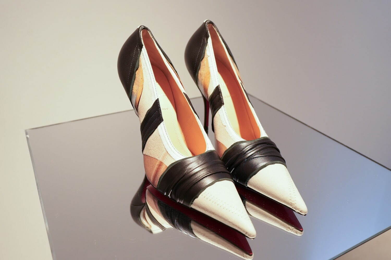 メゾン マルジェラ(Maison Margiela), クリスチャン ルブタン(Christian Louboutin) タビ｜写真34
