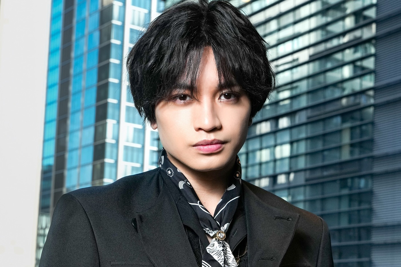 中島健人 フーディー big 黒 ケンティーと同じポーズを🫰🫰 この黒パーカーもグッズです