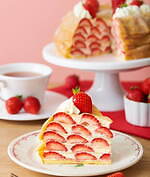 アフタヌーンティー・ラブアンドテーブルの春限定ミルクレープ、桜ホイップやあまおう5層重ね｜写真7