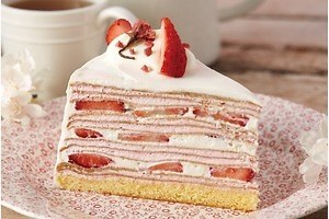 アフタヌーンティー・ラブアンドテーブルの春限定ミルクレープ、桜ホイップやあまおう5層重ね