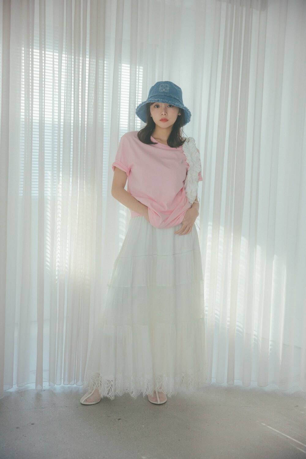 スナイデル25年春ウェア、“キラキラ”花柄シフォンのワンピースやマリン風のニットセットアップ｜写真12