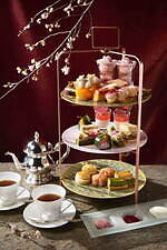 シャングリ・ラ 東京“お花見気分を味わう”桜アフタヌーンティー、桜パフェや「木苺の串団子」など｜写真6