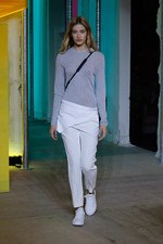 ザディグ エ ヴォルテール　2015年春夏コレクション - リラックスムードに、ロックテイストを取り入れて｜写真24